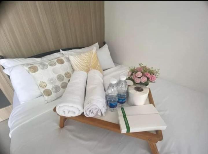 Yhanz Z Sea Residences Pasay Eksteriør bilde