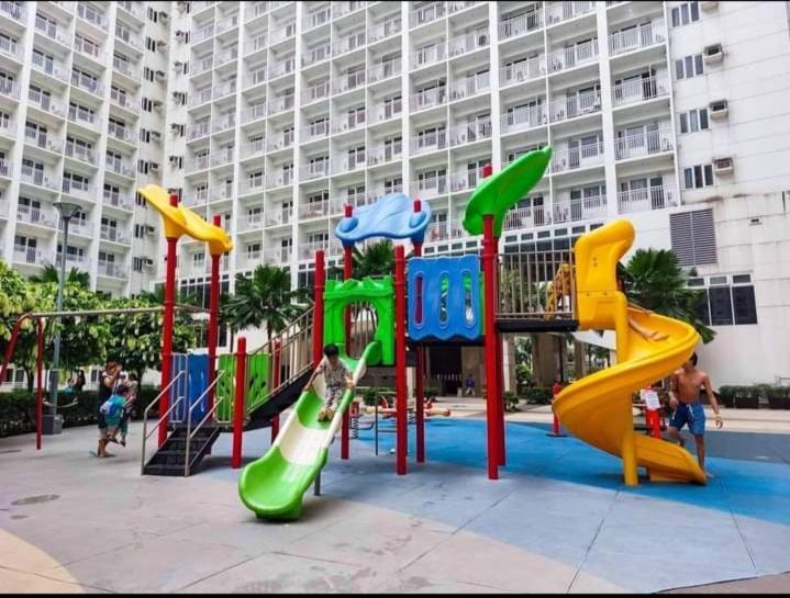 Yhanz Z Sea Residences Pasay Eksteriør bilde